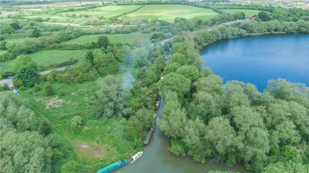 Rare opportunity: Buy a lake and land spanning 1.34 million sq ft for £100,000 near Oxford. Perfect for boating enthusiasts, with some restrictions. Don't miss out!