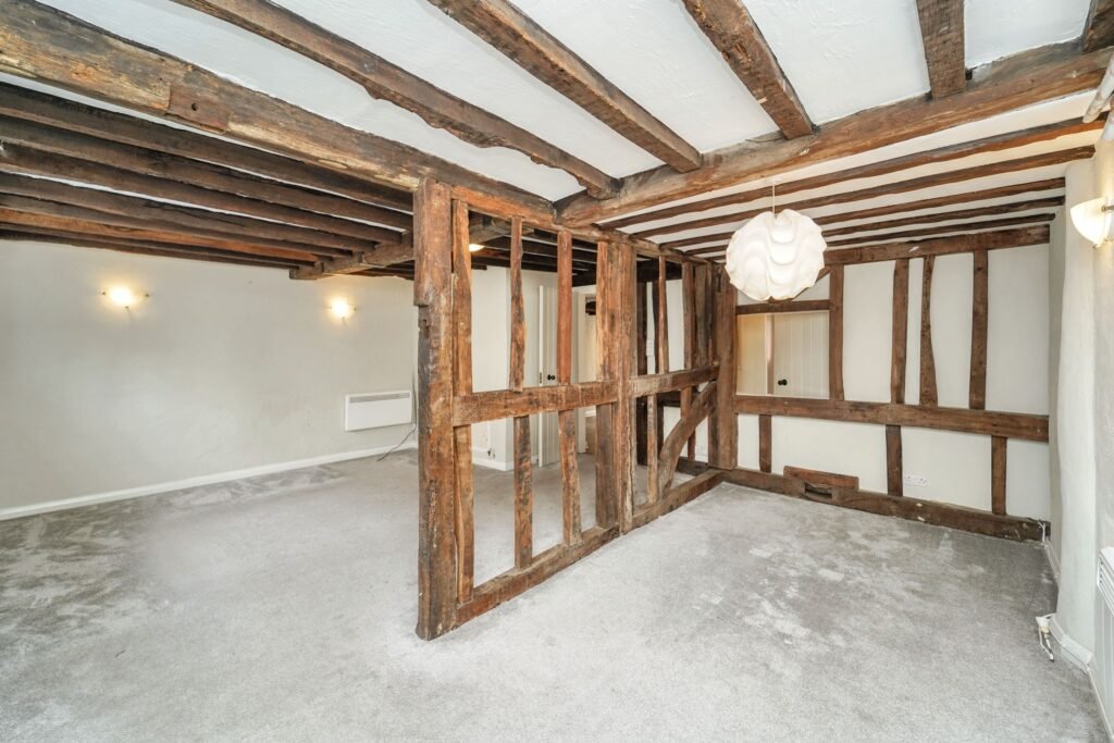 Anne Boleyn's alleged secret lover suite near Windsor Castle up for auction. Historic 16th-century maisonette with 4 bedrooms and modern amenities, guide price £375,000.