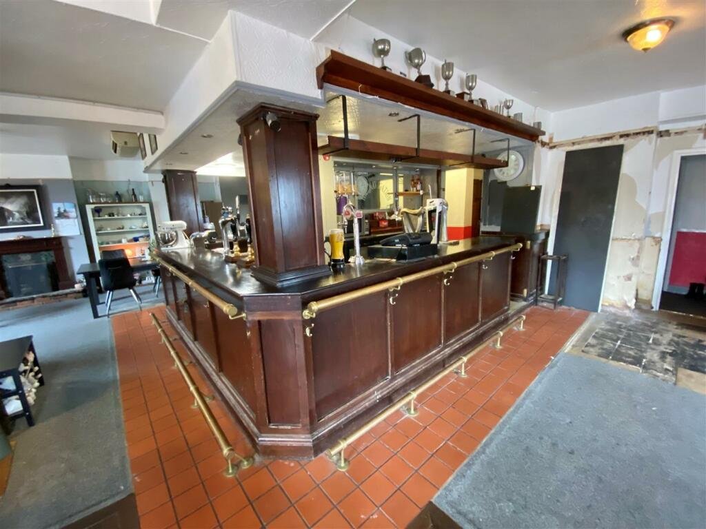 Unassuming four-bedroom house for under £400,000 in Macclesfield has a secret pub inside. Former Navigation pub, now a unique home, offers versatile space and project potential.