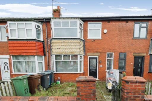A three-bedroom Oldham house for sale features a peculiar, fully padded attic room, sparking curiosity on social media. Listed for £200,000, it offers modern elegance and versatility.