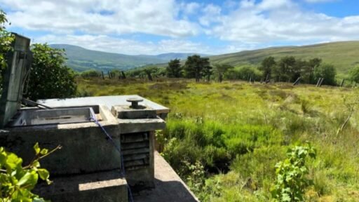 A 1950s nuclear bunker in Sedbergh, Cumbria, is for sale for £15,000. This secure, refurbished bunker offers historical significance, on-site parking, and an active phone line.