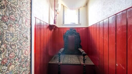 This £950,000 eight-bedroom house in Blackwater features a royal throne-style toilet and requires extensive renovation. Discover the unique property now on auction via Rightmove.