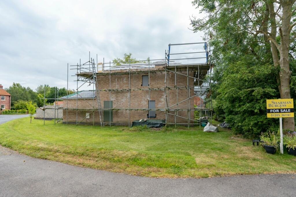 Get a bargain with this £268,000 four-bedroom house in Lincolnshire. Needing completion, it offers spacious rooms, a garage, and quaint village living near Skegness.