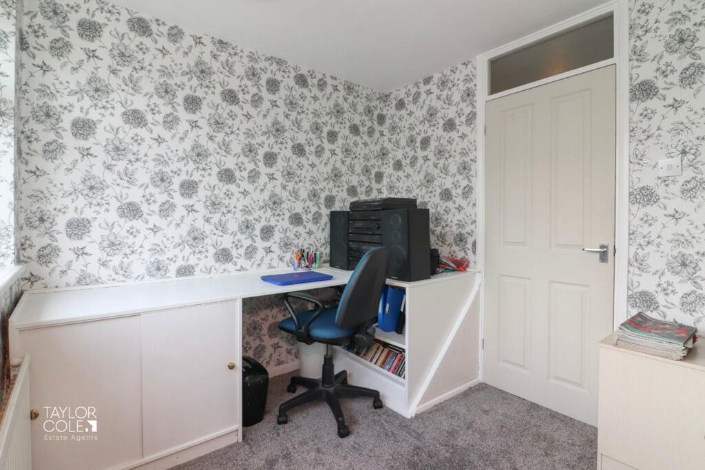 House hunters amused by Scottish-themed home next to England-flagged neighbor in Leicestershire. Priced at £220,000, this semi-detached property features Saltire decor.