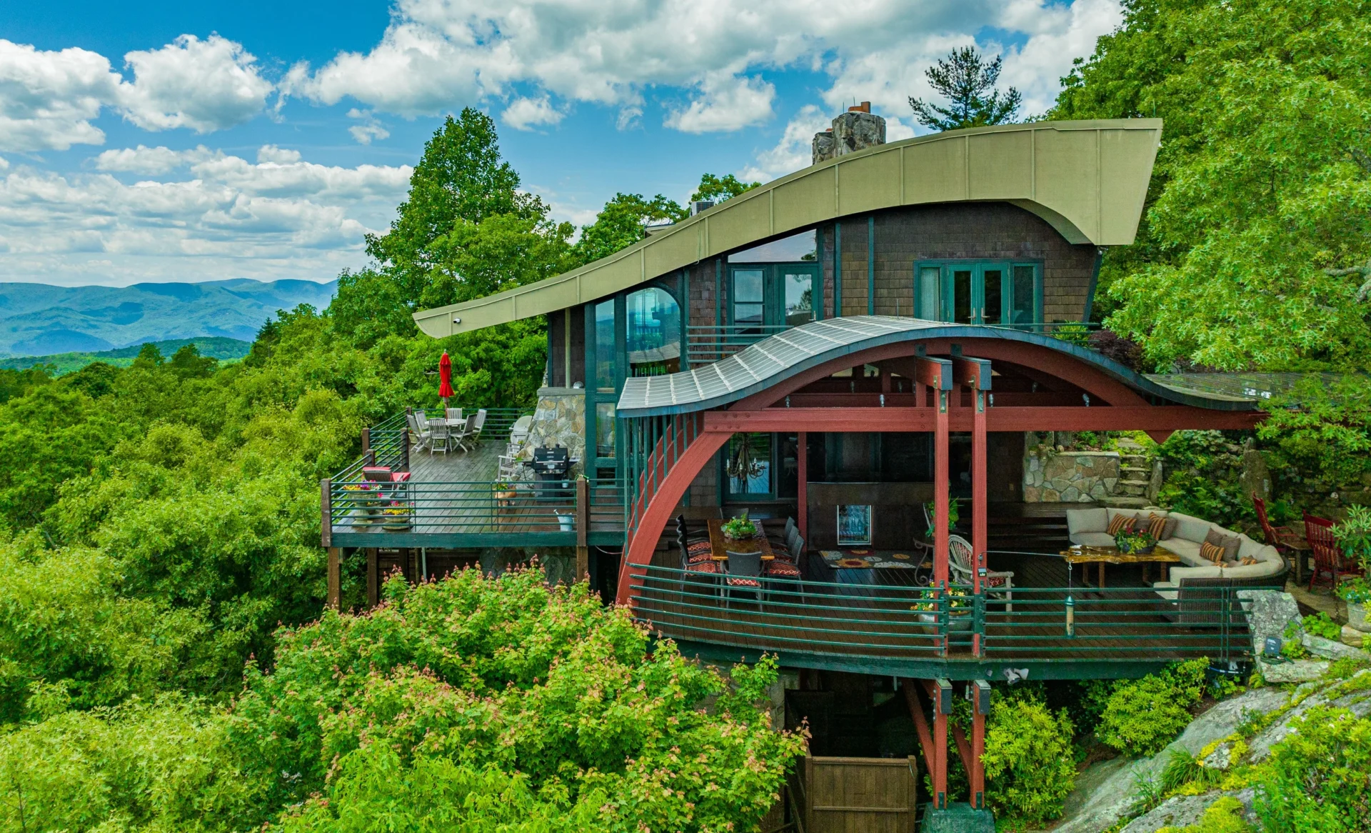 Burt Reynolds' iconic mountain cabin in North Carolina, featured in "Deliverance," sells for $2.9M. Explore the luxurious retreat with breathtaking Blue Ridge Mountain views.