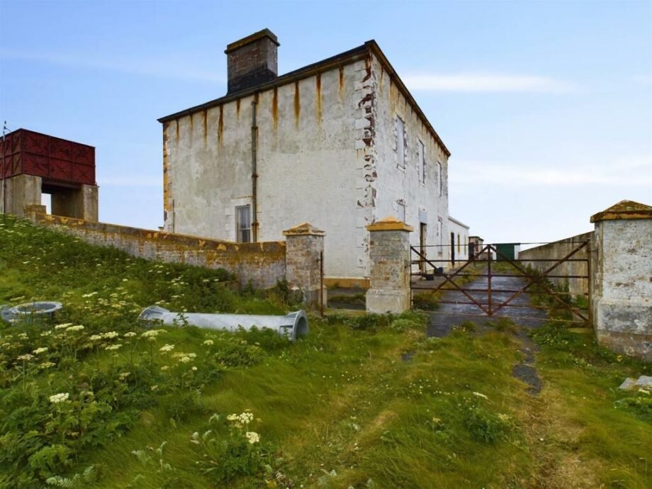 Old Lighthouse Remote Lighthouse on remote uninhabited Scottish island is up for sale at just ...