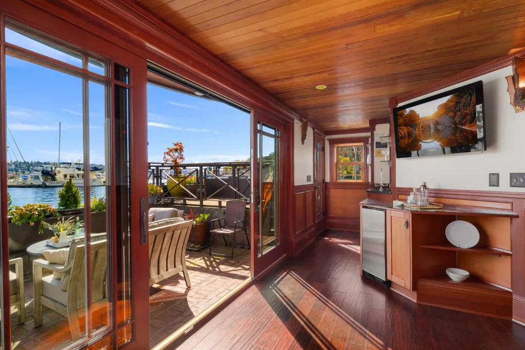 Stunning floating mansion "Aurora" on Lake Union, Seattle, hits the market for $3.9 million. This 4,850 sq ft luxury home boasts three bedrooms, gourmet kitchen, and incredible views.