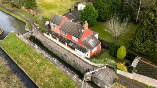 Charming 3-bedroom cottage on Chesterfield Canal for £550,000. Set on 1.2 acres with glamping pod potential, this Worksop property offers a unique countryside lifestyle.