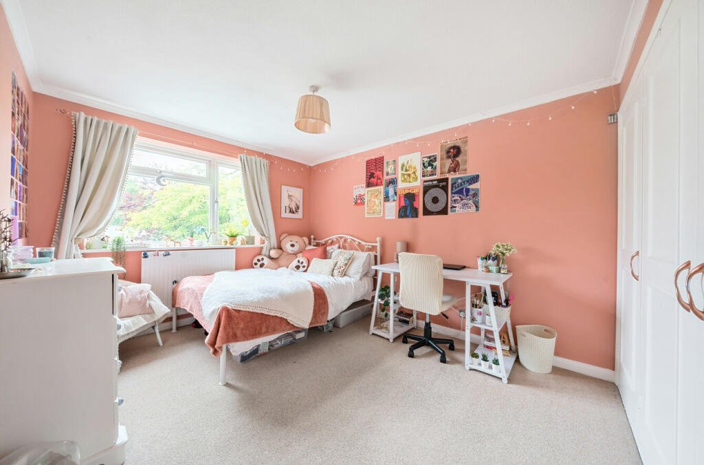 A £550,000 home in Saffron Walden, Essex, features a unique open-plan en-suite in the master bedroom, raising hygiene concerns and sparking curiosity. Discover the quirky design!