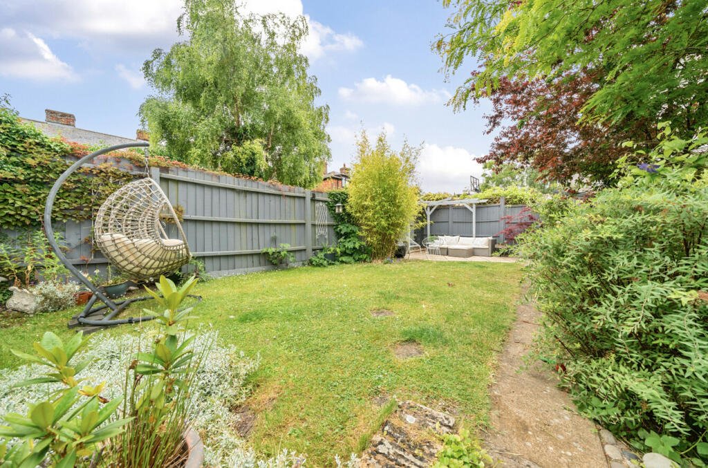 A £550,000 home in Saffron Walden, Essex, features a unique open-plan en-suite in the master bedroom, raising hygiene concerns and sparking curiosity. Discover the quirky design!