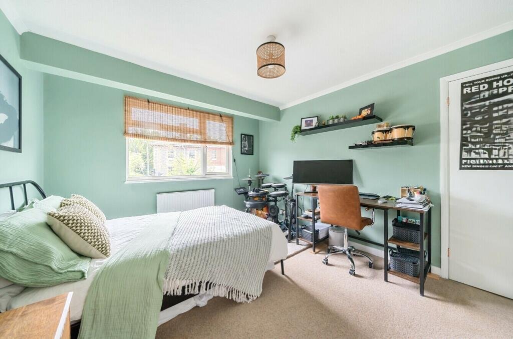 A £550,000 home in Saffron Walden, Essex, features a unique open-plan en-suite in the master bedroom, raising hygiene concerns and sparking curiosity. Discover the quirky design!