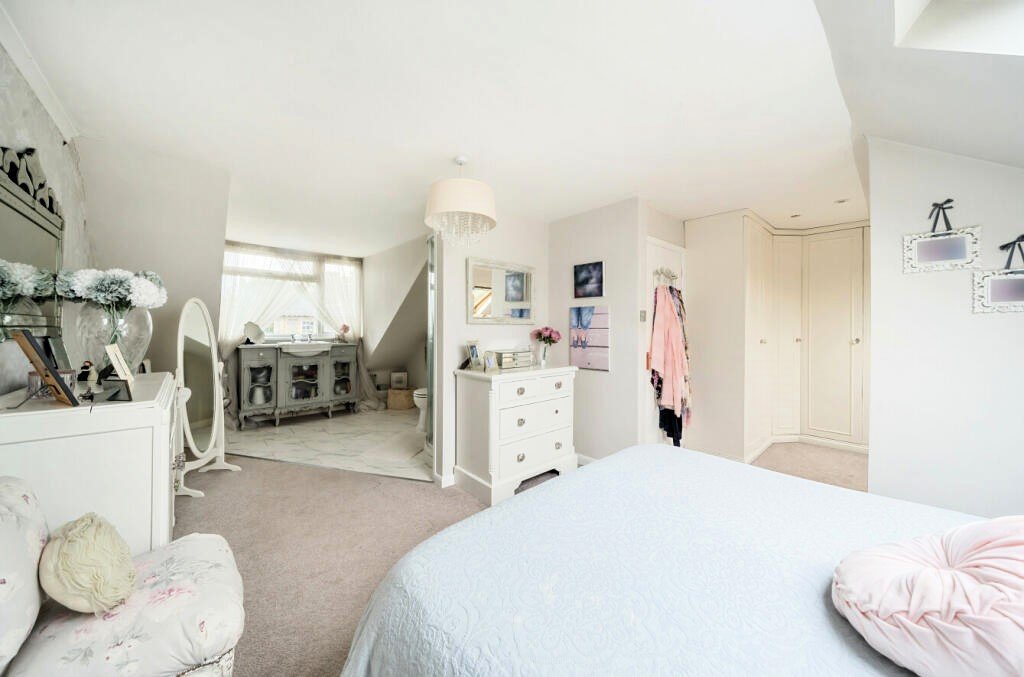 A £550,000 home in Saffron Walden, Essex, features a unique open-plan en-suite in the master bedroom, raising hygiene concerns and sparking curiosity. Discover the quirky design!