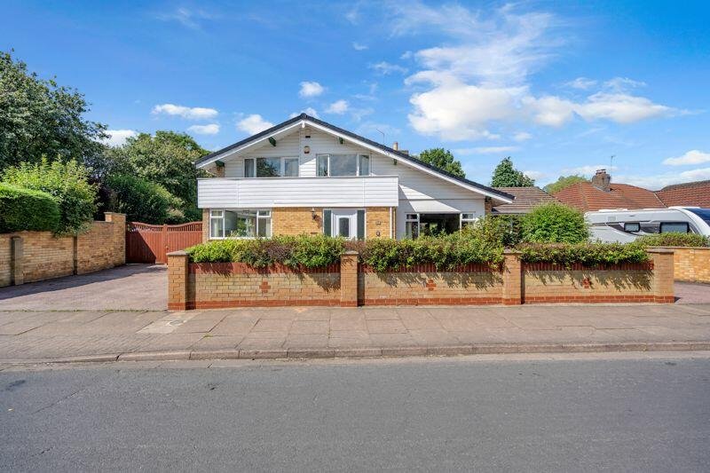 Own a piece of British broadcasting history! The 1963 Kellogg’s advert house in Cleethorpes is up for sale at £420,000. This four-bedroom home offers ample space and amenities.