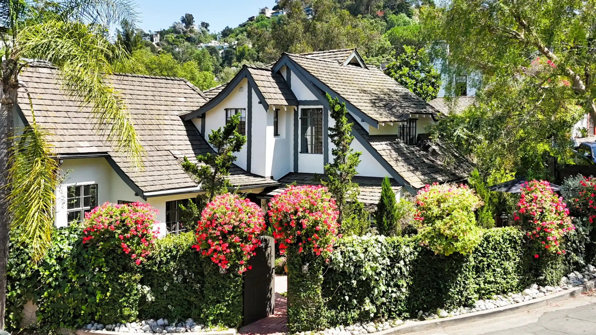 Century-old Tudor-style mansion, Treetop Lodge, once owned by Colin Farrell, is listed for $2.7M. This 4-bed, 3-bath home features a state-of-the-art kitchen, spa bath, and private garden.