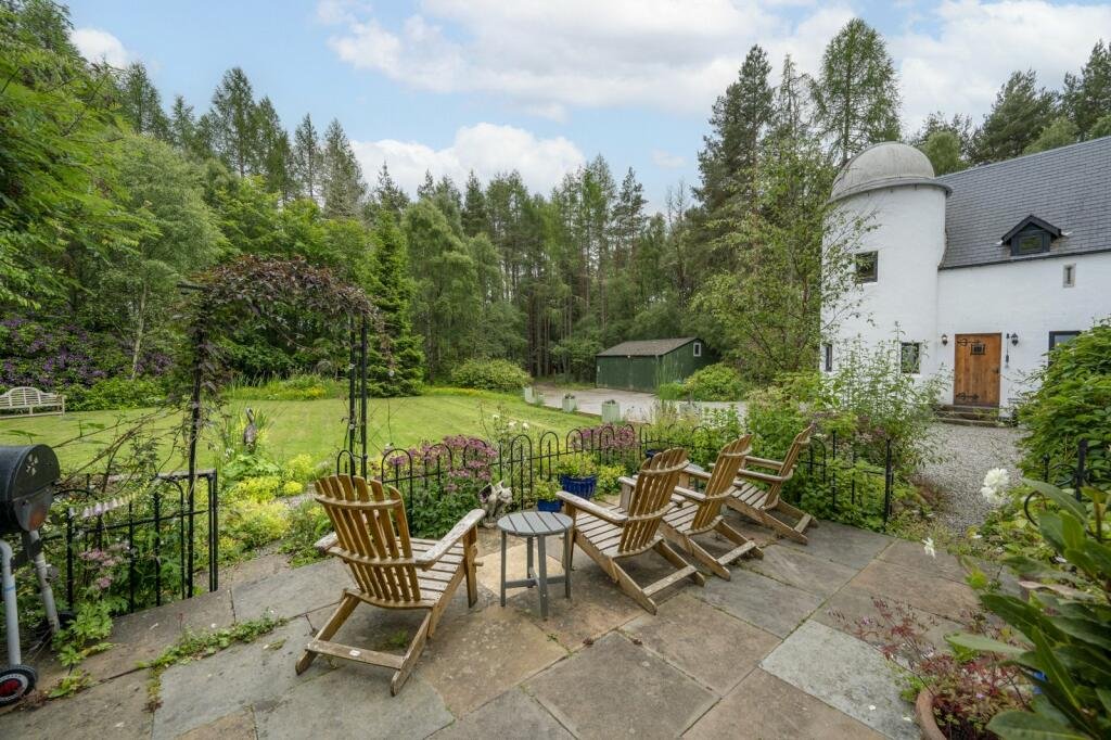 Explore the stunning White Rose Tower in Scotland, now on the market for £685,000. This castle features an observatory, five bedrooms, and a luxurious self-contained annexe.