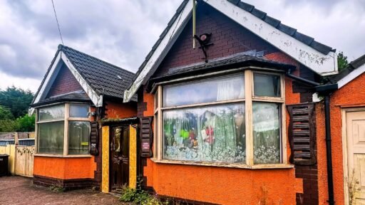 Explorer Ben Stevens uncovers abandoned Cambridgeshire home filled with 20,000 stuffed animal toys. Once a normal suburban house, now an eerie, toy-filled wonder.