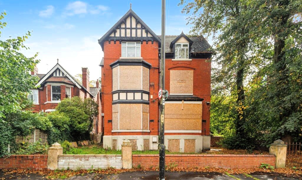 Abandoned 10-bedroom house in Manchester, covered in eerie graffiti, is for sale at £900,000. With huge potential, it's a great project for developers and investors.