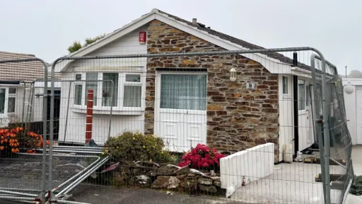 A Cornwall home with a gaping mineshaft hole is being auctioned for £35,000. Despite exterior damage, the four-bedroom property in Carbis Bay offers spacious interiors and potential.