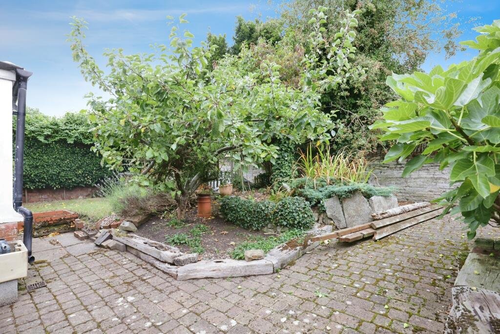 Quirky detached house near Stratford-upon-Avon for sale at £175,000, featuring two bedrooms, a garden, and a unique toilet under the stairs. Auction ends soon!