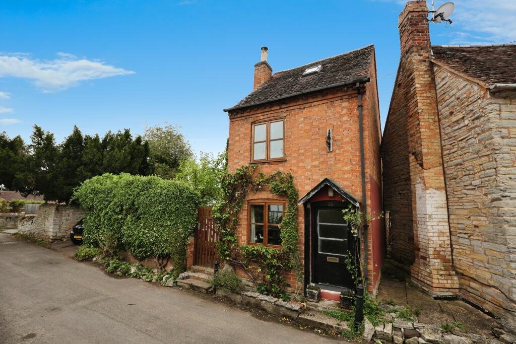 Quirky detached house near Stratford-upon-Avon for sale at £175,000, featuring two bedrooms, a garden, and a unique toilet under the stairs. Auction ends soon!