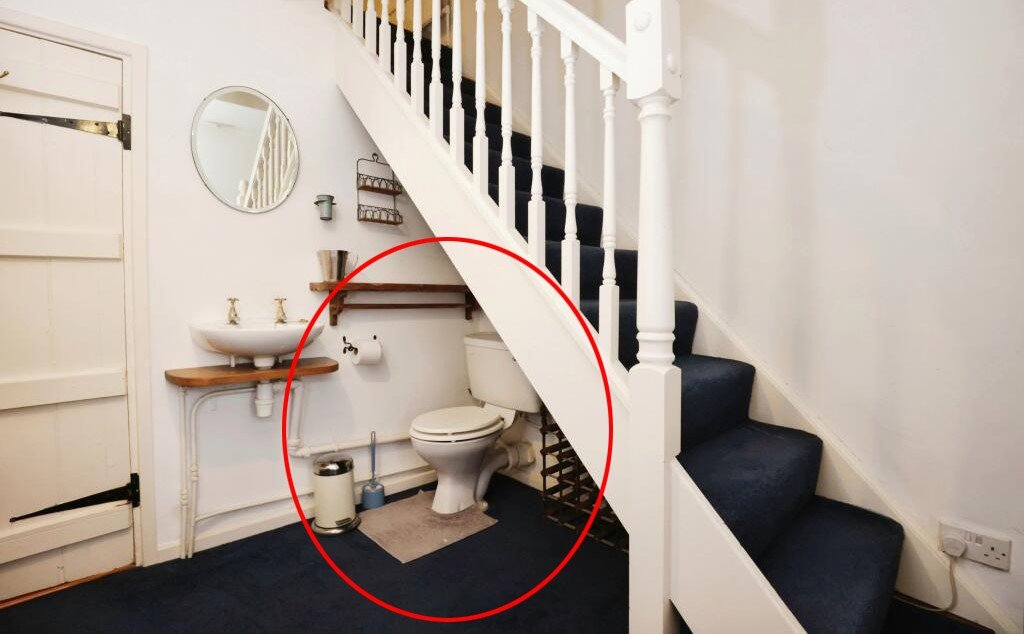 Quirky detached house near Stratford-upon-Avon for sale at £175,000, featuring two bedrooms, a garden, and a unique toilet under the stairs. Auction ends soon!