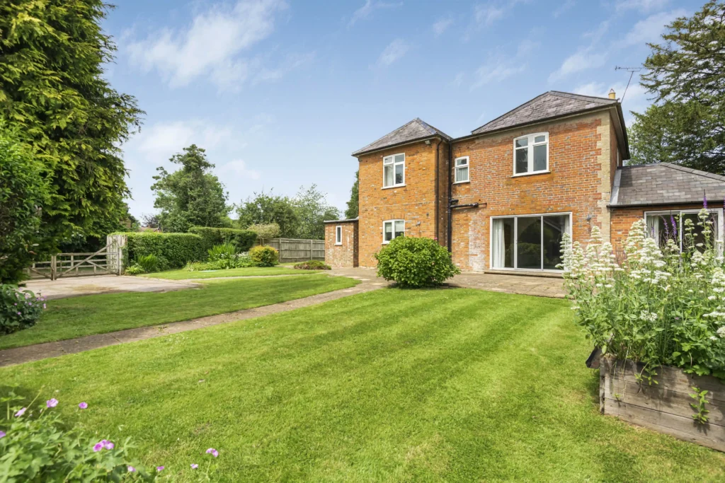 Stunning £1.2M home near The Maharaja’s Well for sale after nearly 50 years. The three-bedroom property in Stoke Row offers spacious living and beautiful gardens.