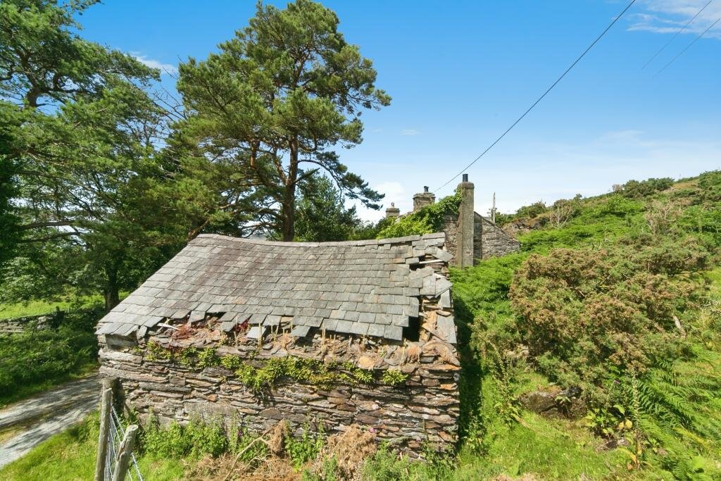 Idyllic 3-bed cottage in Welsh countryside for sale at just £140,000, but with a catch—extensive damage means no unaccompanied or internal viewings allowed. Perfect for renovators!