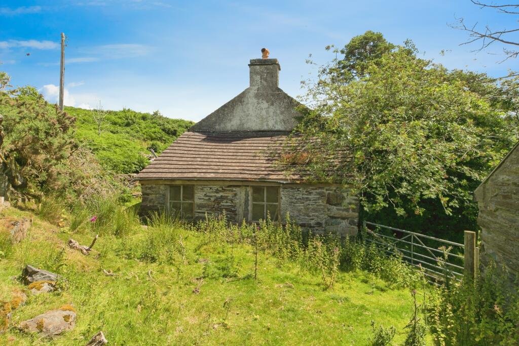 Idyllic 3-bed cottage in Welsh countryside for sale at just £140,000, but with a catch—extensive damage means no unaccompanied or internal viewings allowed. Perfect for renovators!