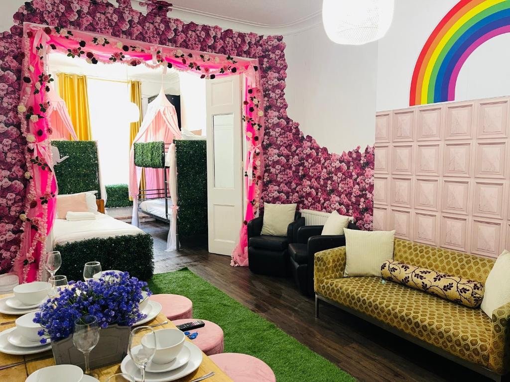 Bizarre Brighton studio flat with pink bunk beds for 10 tenants, one bathroom, and a small kitchenette sparks confusion, renting for £1,295 per month. Perfect for builders or students.