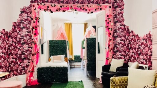 Bizarre Brighton studio flat with pink bunk beds for 10 tenants, one bathroom, and a small kitchenette sparks confusion, renting for £1,295 per month. Perfect for builders or students.