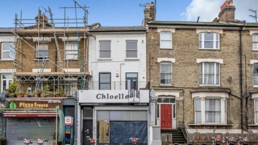 Tiny one-bed flat in London listed for £100,000 raises eyebrows for its compact 9.75m² size, marketed as 'ideal for couples' despite only fitting a single bed. Cash buyers only.