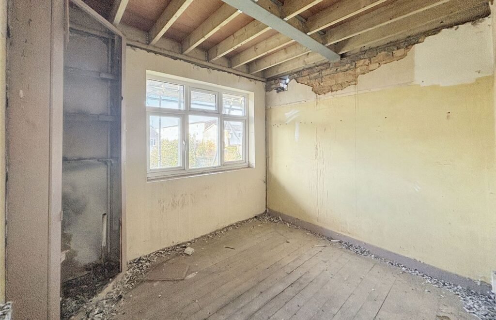 London’s £450k ‘fixer-upper’ with collapsing ceilings and mold offers a unique investment opportunity in Palmers Green, with planning permission for two flats.