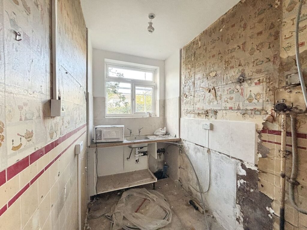 London’s £450k ‘fixer-upper’ with collapsing ceilings and mold offers a unique investment opportunity in Palmers Green, with planning permission for two flats.