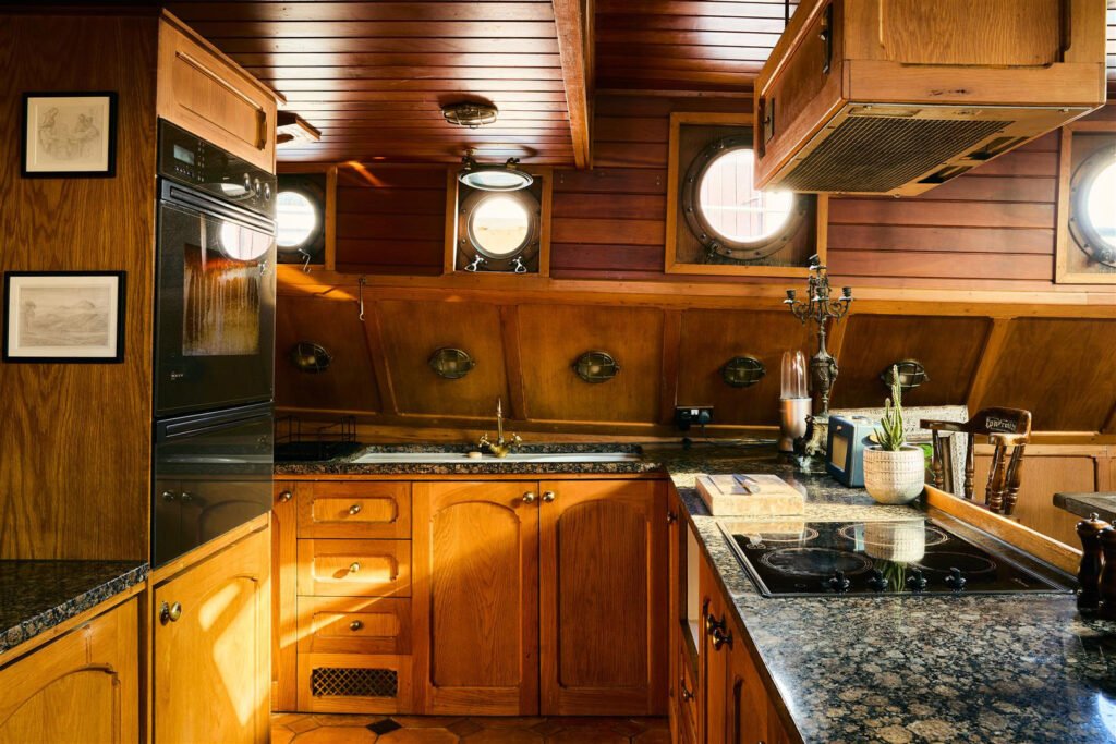 Own a piece of music history: Groove Armada’s former recording studio houseboat in Brentford is up for sale at £325,000. Stunning 1930 Belgian barge with Thames views.