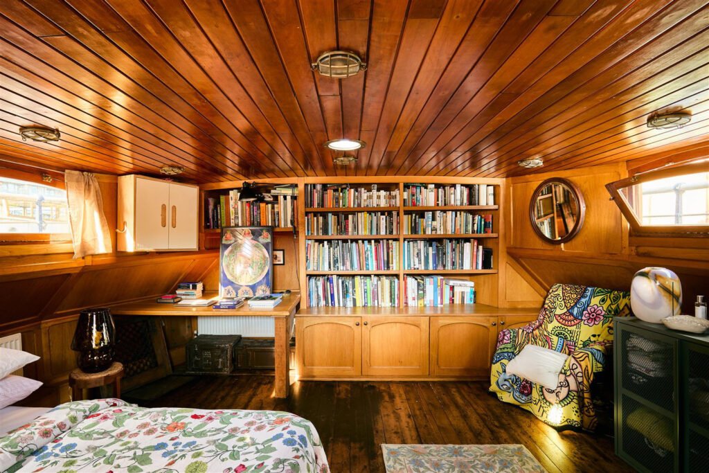 Own a piece of music history: Groove Armada’s former recording studio houseboat in Brentford is up for sale at £325,000. Stunning 1930 Belgian barge with Thames views.