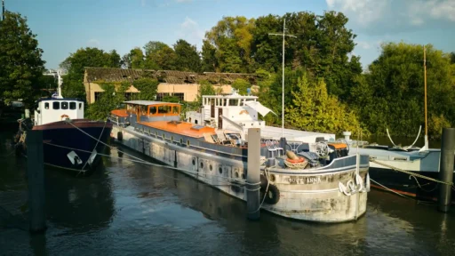 Own a piece of music history: Groove Armada’s former recording studio houseboat in Brentford is up for sale at £325,000. Stunning 1930 Belgian barge with Thames views.