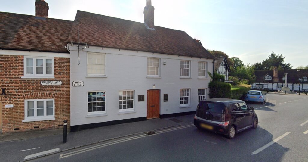 Dream home in Bray, Berkshire! This £825k historic cottage neighbors Heston Blumenthal’s three-star Fat Duck and other top restaurants, offering charm and culinary delights.