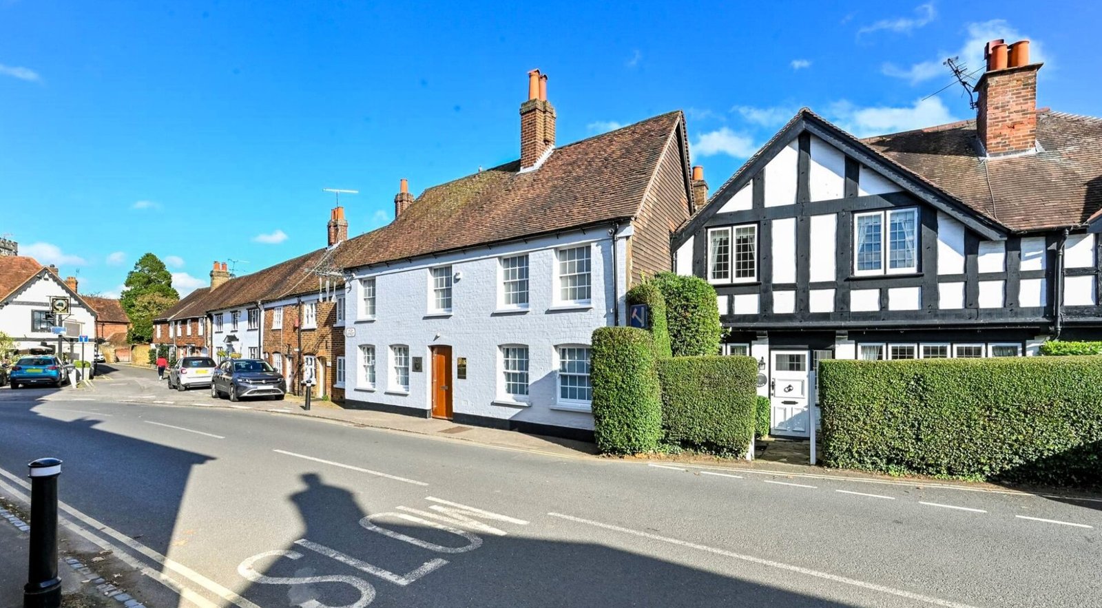 Dream home in Bray, Berkshire! This £825k historic cottage neighbors Heston Blumenthal’s three-star Fat Duck and other top restaurants, offering charm and culinary delights.