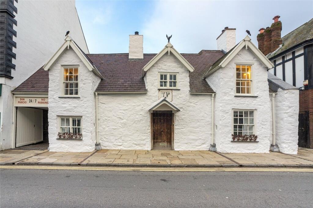 Grade II listed Conwy cottage, built in 1441, shocks buyers with a giant high heel bathtub. Quirky design meets medieval charm in this £875,000 one-of-a-kind home.