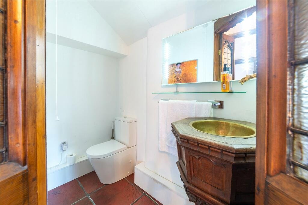 Grade II listed Conwy cottage, built in 1441, shocks buyers with a giant high heel bathtub. Quirky design meets medieval charm in this £875,000 one-of-a-kind home.