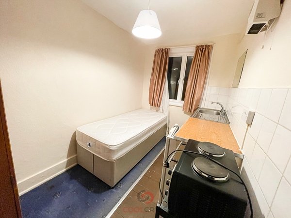 A cramped £1,100/month bedsit near Paddington Station offers a single bed inches from a kitchen setup. Its prime location near Hyde Park highlights London's soaring rents.