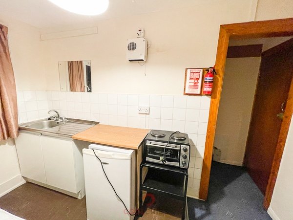 A cramped £1,100/month bedsit near Paddington Station offers a single bed inches from a kitchen setup. Its prime location near Hyde Park highlights London's soaring rents.