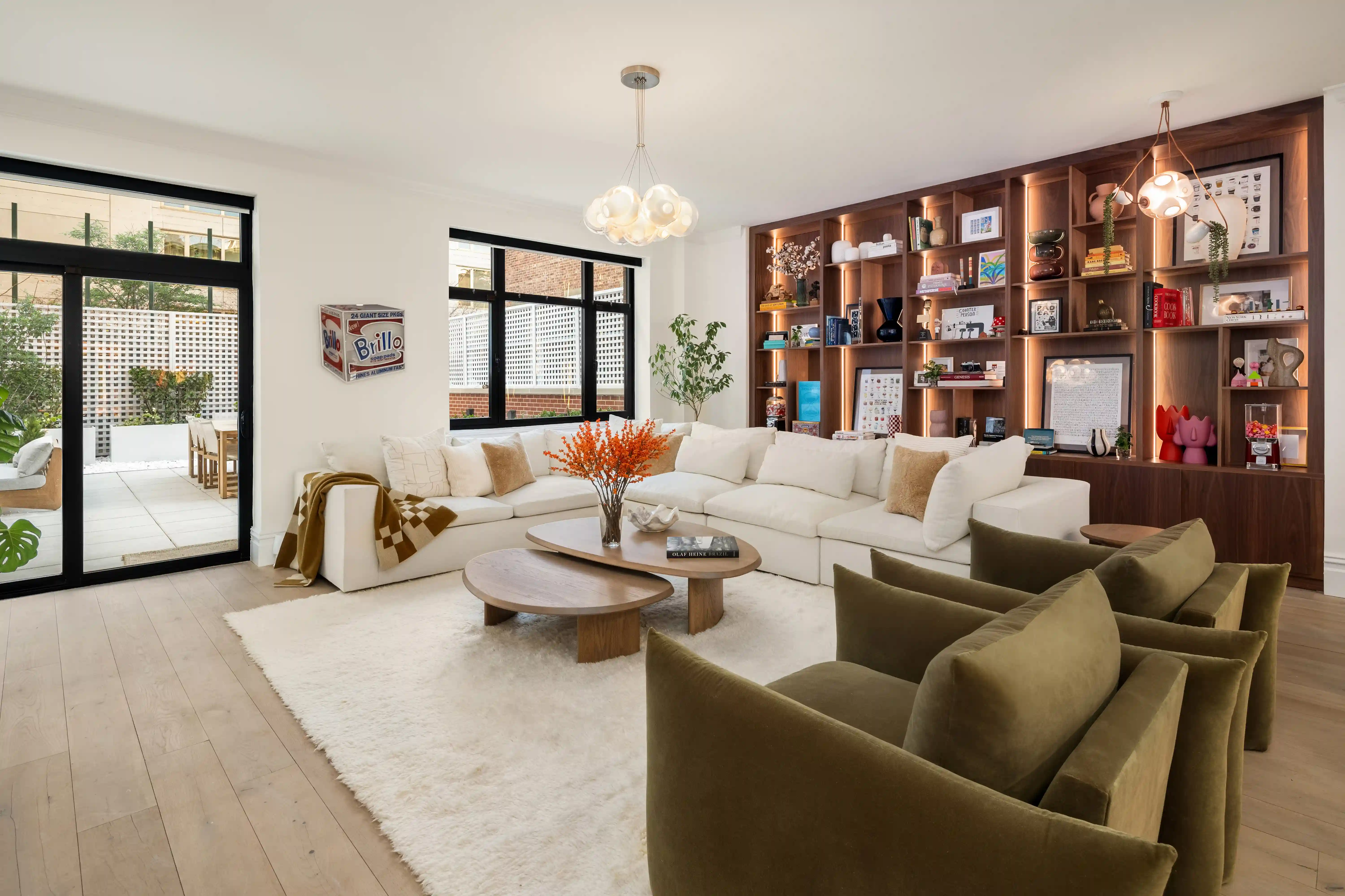 A luxurious Manhattan home once owned by Joe Jonas is on the market for £4.7M. With stunning design and a private terrace, this celeb-worthy property is a dream.