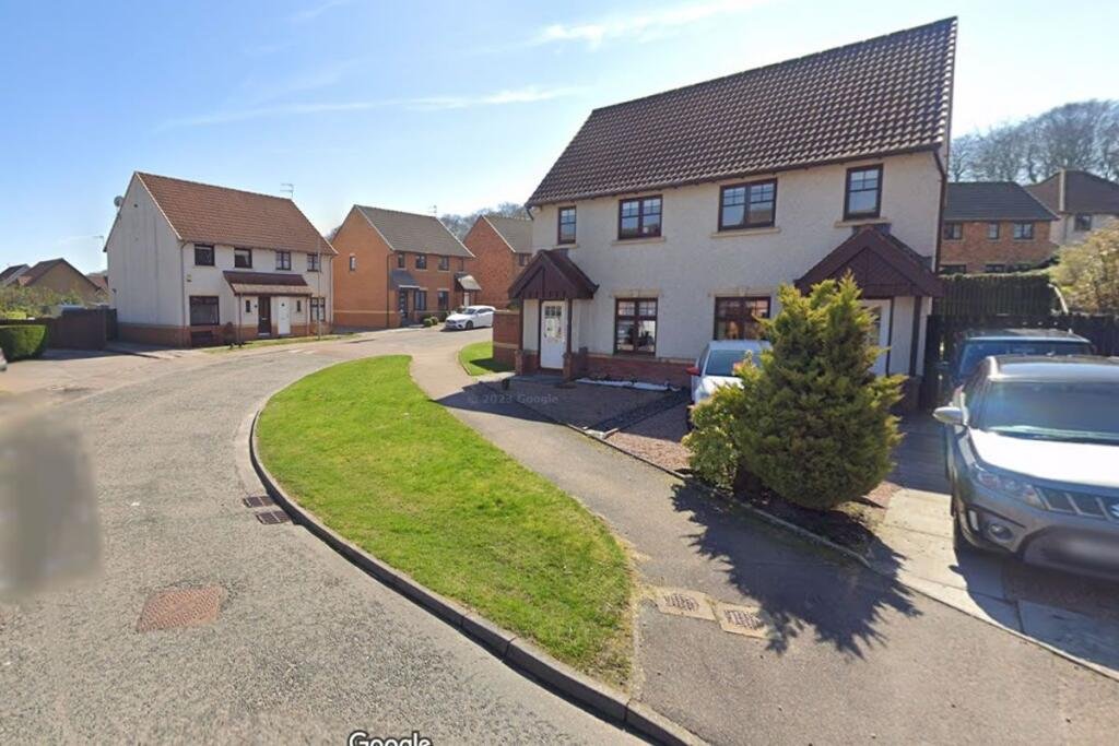 Three tiny patches of grass in Aberdeen's Kingswell area hit the market for £1,000, sparking curiosity and jokes about their potential use ahead of the auction.