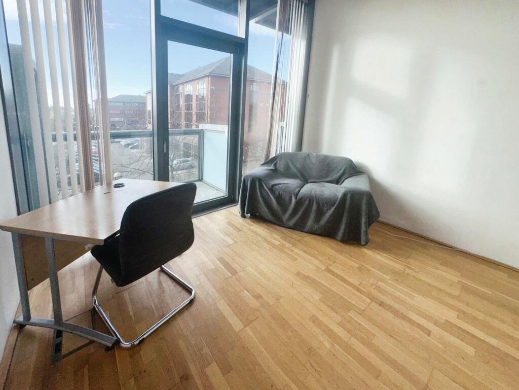 A £105,000 flat near Salford Quays with a bizarre kitchen-in-the-middle layout is dividing opinion online. Dubbed a "space prison," would you call it home?