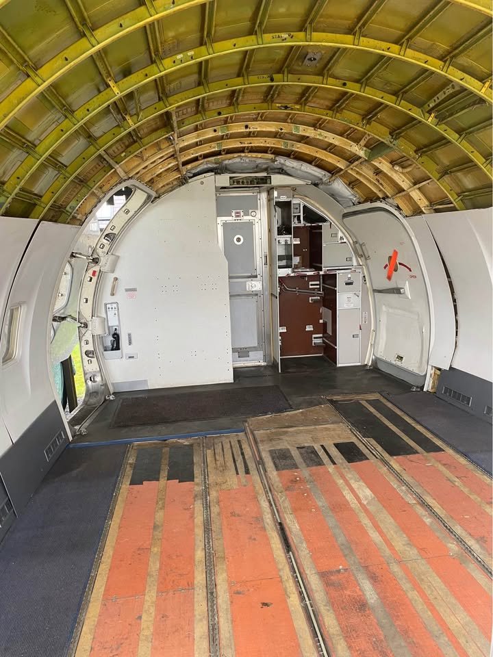 Boeing 737 cockpit on sale for £25K. Ex-RAF engineer planned to turn it into a glamping pod - now up for grabs for aviation buffs, bars, classrooms, or man caves.