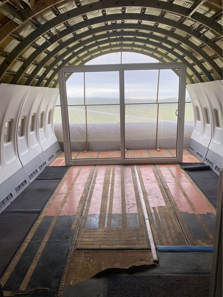 Boeing 737 cockpit on sale for £25K. Ex-RAF engineer planned to turn it into a glamping pod - now up for grabs for aviation buffs, bars, classrooms, or man caves.