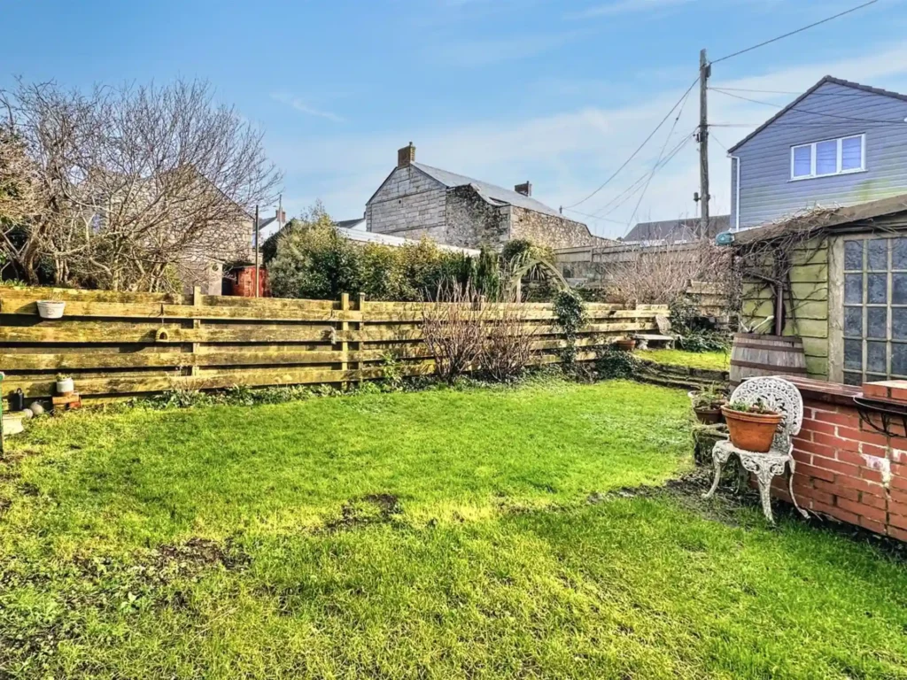 Bob Fitzsimmons’ childhood home, a charming Grade II listed cottage in Helston, Cornwall, is now for sale at £220,000, offering history, modern updates, and a serene garden.