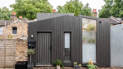 A stunning tiny home in Homerton, London, hides a stylish secret behind its shed-like exterior—modern design, smart storage, and luxury details for £415,000.