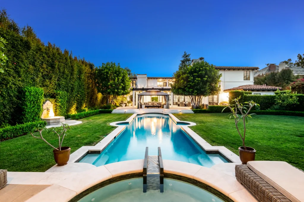 Snapshot of Luxury Estate Settlements